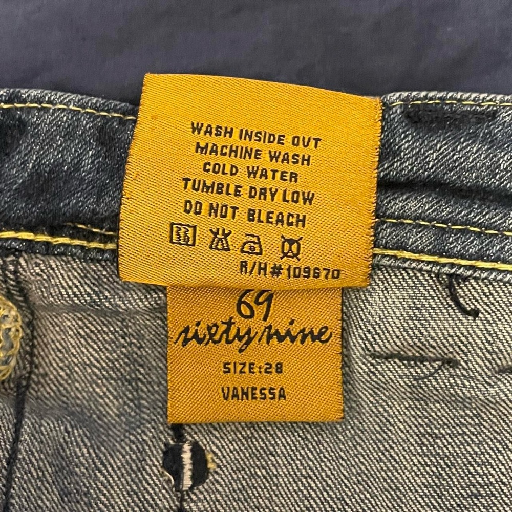 Low waisted y2k denim skirt - Picture 6 of 6